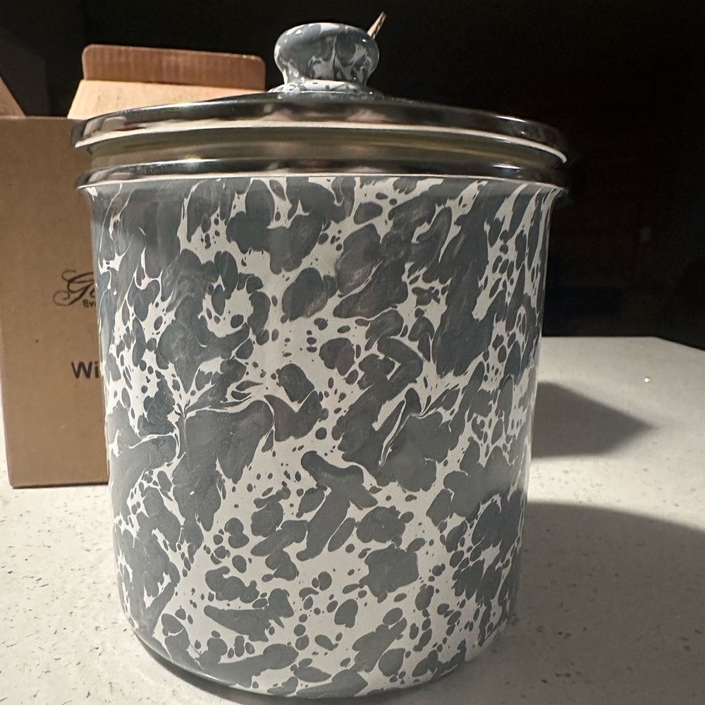 NIB Golden Rabbit Swirl Cannister